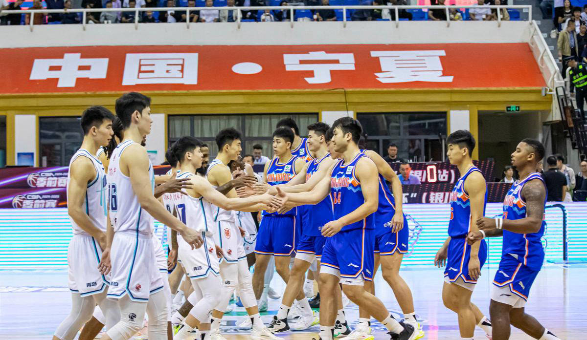 篮球比赛场上纷争不断，胜负难以预测！