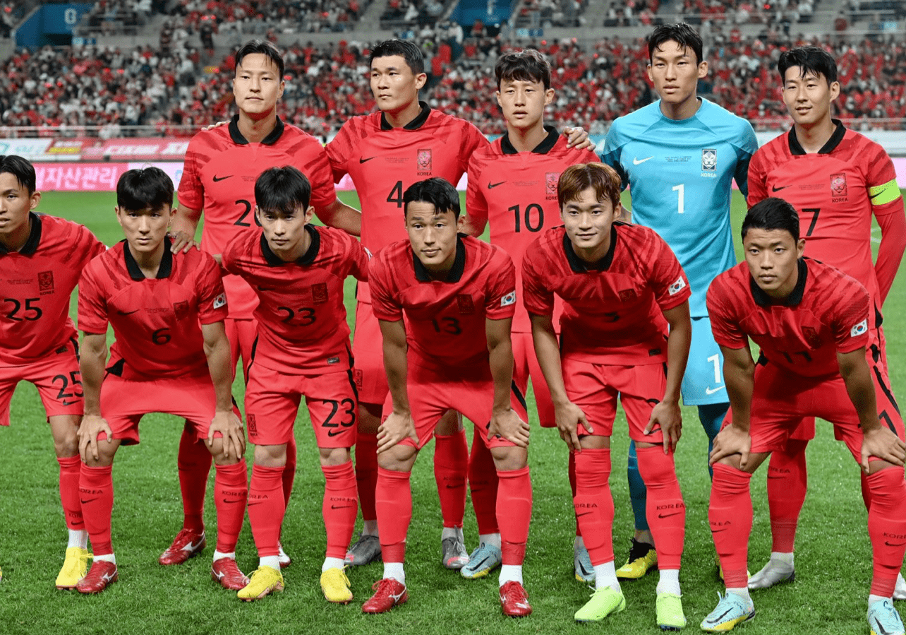 韩国队凭借精湛技术在足球场上取得胜利的简单介绍